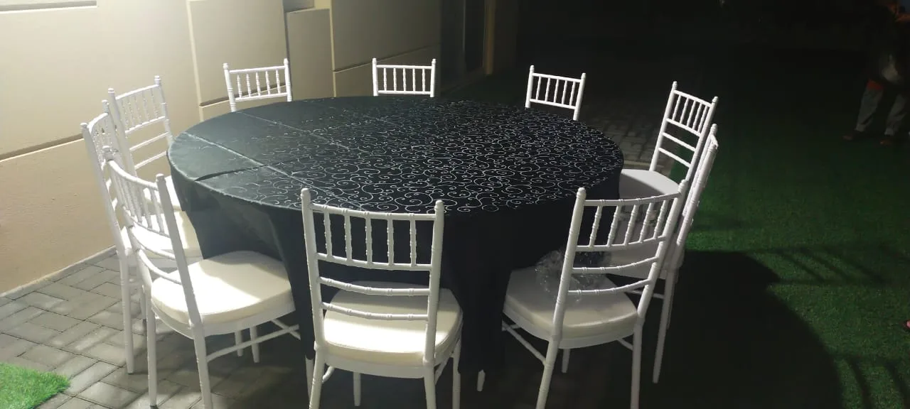 chiavari with black table